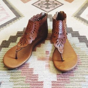 7.5 Jellypop gladiator cutout faux leather sandal